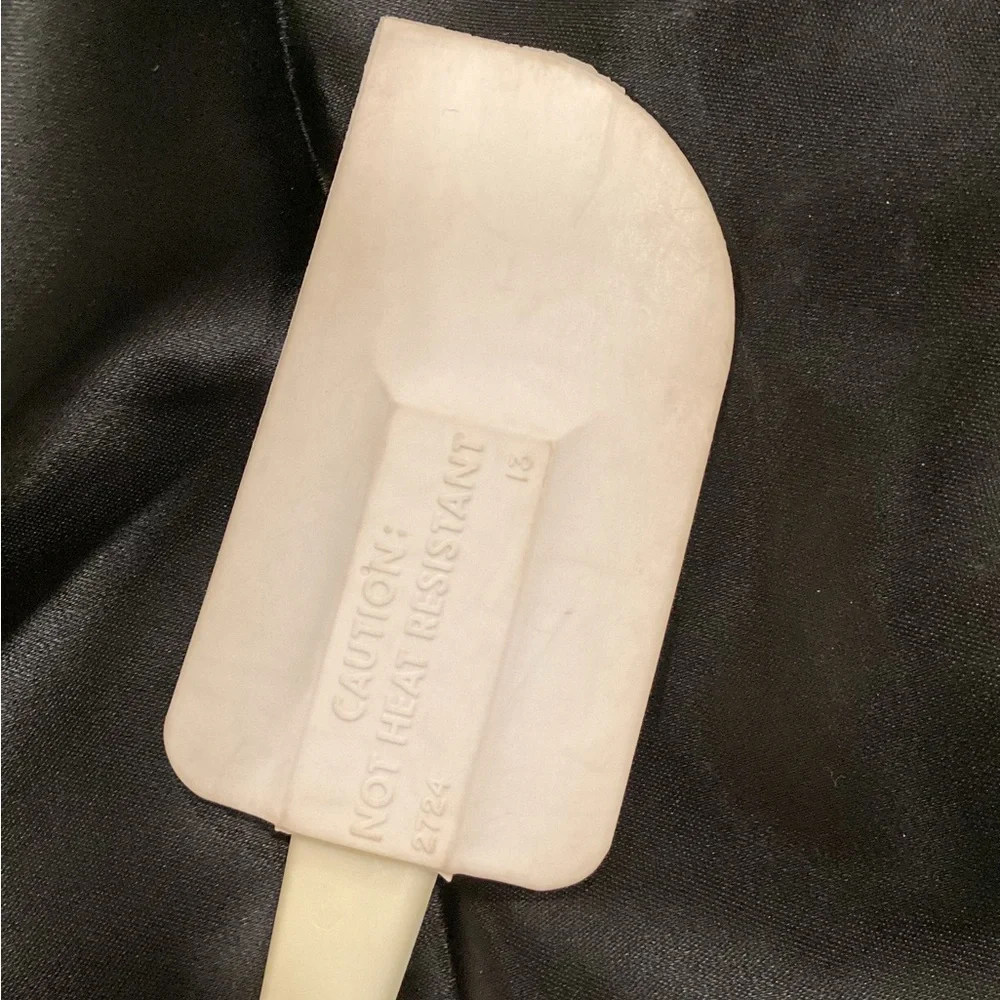 Rubbermaid 1970s bowl scrapper Rubber Spatula non heat resistant 10”